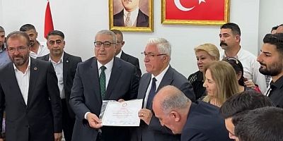 Pazarcık Belediye Başkanı Haydar ikizer mazbatasını aldı