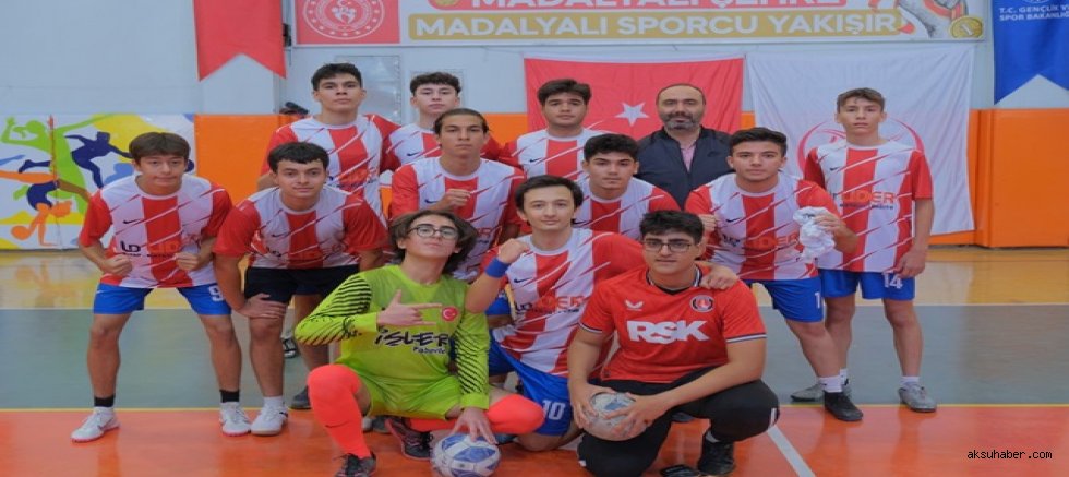 Onikişubat Belediyesi’nin Cumhuriyet Spor Şöleni’nde futsal heyecanı başladı