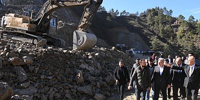 Andırın’ın Şehir Merkezine Ulaşımını Kısaltacak Yolda Çalışmalar Hızla Sürüyor