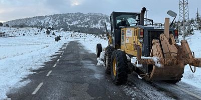 Büyükşehir, Kar Yağışı Sonrası 203 Mahalle Yolunu Ulaşıma Açtı