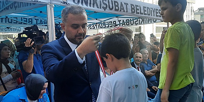 ONİKİŞUBAT BELEDİYESİ YAZ YÜZME KURSLARI ŞENLİKLERLE SON BULDU