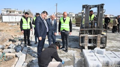 Depremin büyük hasar verdiği Türkoğlu’nda yaraları saran Türkoğlu Belediye Başkanı