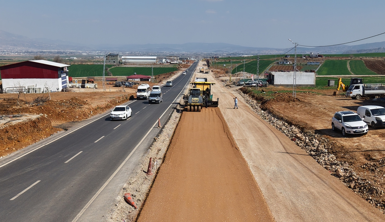 Şehrin yeni gelişim bölgelerinden Önsen’e ulaşımı sağlayan Önsen Caddesi’nde yol