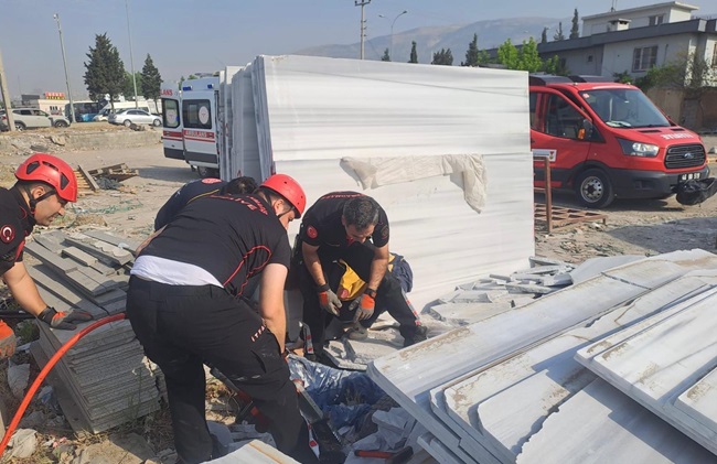 Kahramanmaraş’ta Mermer Bloklarının Altında Kalan 2 İşçi Yaralandı Kahramanmaraş’ın Onikişubat