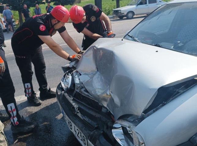Kahramanmaraş’ta Otomobil Traktör Römorkuna Çarptı: 1 Yaralı Kahramanmaraş’ta otomobilin traktör