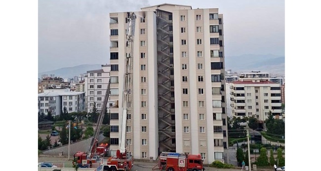 Kahramanmaraş’ta Apartman Yangını: 3 Kişi Yaralandı Kahramanmaraş’ın Onikişubat ilçesinde bir