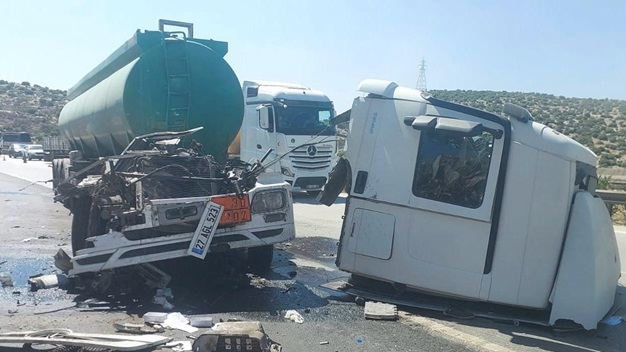 Kahramanmaraş’ta Tanker ile Kamyon Çarpıştı: Facia Kıl Payı Atlatıldı Kahramanmaraş’ta