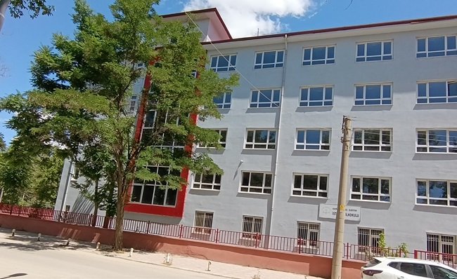 Depremden Etkilenen Okullarda Yenileme ve Güçlendirme Çalışmaları Hızla Sürüyor 6