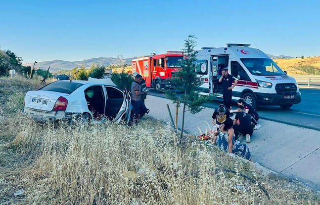 Kahramanmaraş’ta trafik kazası: 3 yaralı Kahramanmaraş’ta otomobilin yoldan çıkarak tarlaya