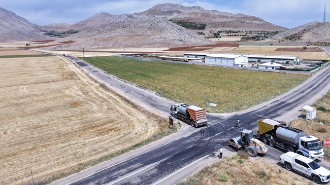 Büyükşehir, Elbistan’da Yolları Bir Bir Yeniliyor Büyükşehir Belediyesi, Elbistan’ın kırsal