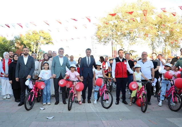 Kahramanmaraş’ta Yetim Çocuklara 170 Bisiklet Dağıtıldı Kahramanmaraş Valiliği, Büyükşehir Belediyesi,