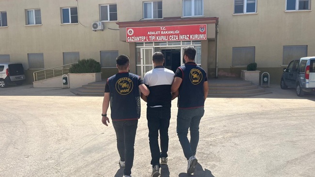 Gaziantep’te 27 Suç Kaydı Bulunan Firari Hükümlü Yakalandı Jandarma dedektifleri,