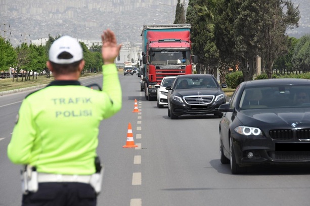 Kahramanmaraş’ta Trafik Denetimlerinde Drone Dönemi Kahramanmaraş’ta polis ekipleri, trafik düzeni