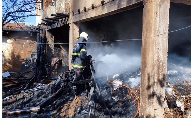 Kahramanmaraş’ta Ahşap Evde Çıkan Yangın Korkuttu Kahramanmaraş’ın Göksun ilçesinde 2