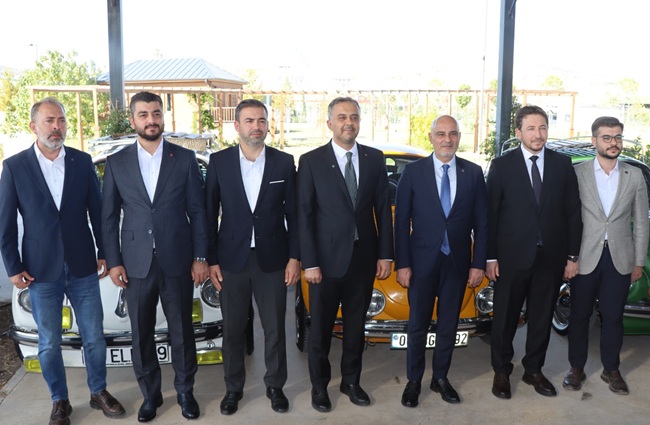 Geçmişin efsane otomobilleri ve geleceğin teknolojisi Auto Show 2025’de görücüye