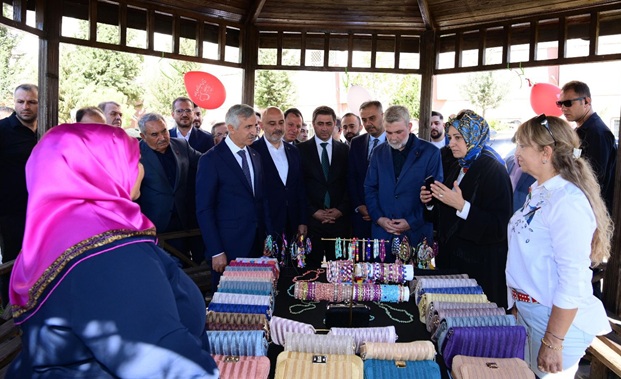 Ulu Çınarların Ellerinden Sevgiyle Dokunan Ürünler Beğeni Topladı Büyükşehir Belediyesi