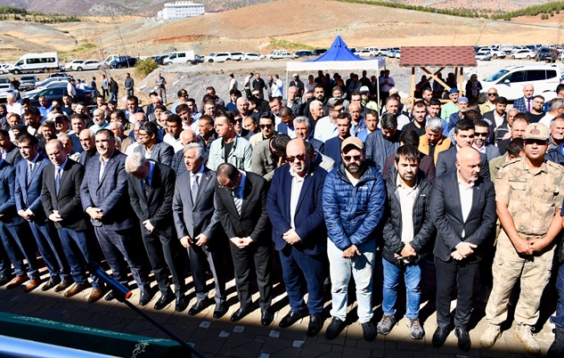 Başkan Karaca’nın Annesi Dualarla Son Yolculuğuna Uğurlandı Türkoğlu Belediye Başkanı