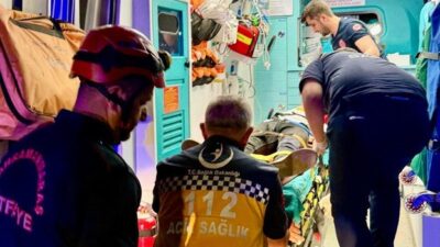 Trafik Ekiplerinden Kaçan Motosiklet Ticari Araca Çarptı: 1 Ölü, 1