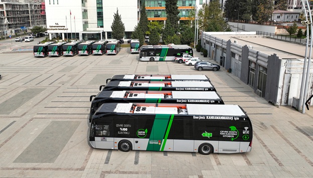 Büyükşehir Belediyesinin ulaşım filosuna kattığı tam elektrikli otobüsler için şoförlere