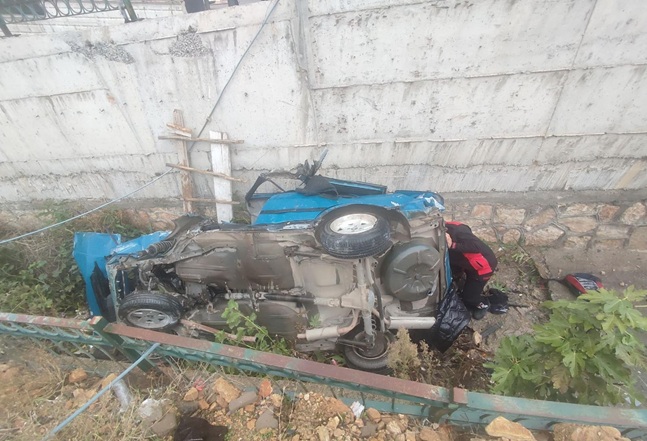 Kahramanmaraş’ta otomobil kanala uçtu: 3 yaralı Kahramanmaraş’ta otomobilin kanala uçmadı