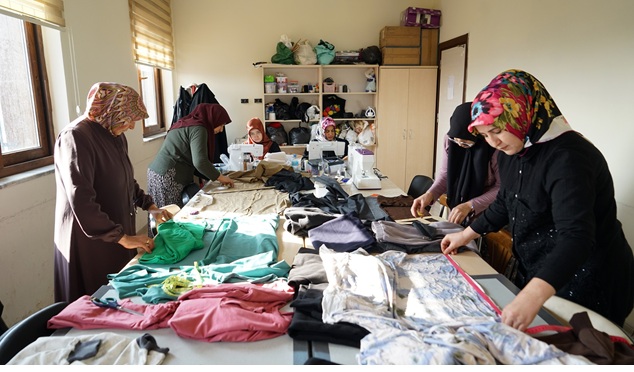 Kadınlar Büyükşehir’in Atölyelerinde Sanatla Hayata Dokunuyor Büyükşehir Belediyesinin Kadın Sanat