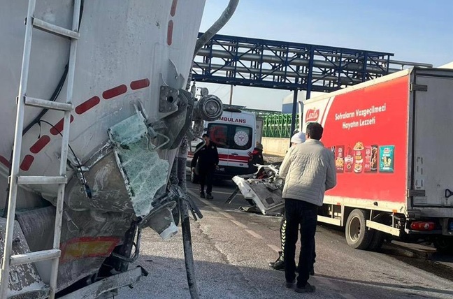 Yakıt Tankerine Arkadan Çarpan Kamyonette Can Pazarı: 2 Yaralı Kahramanmaraş’ta