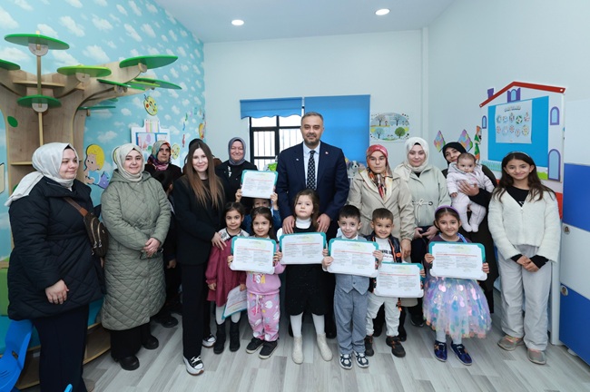 Başkan Toptaş’a karne programında miniklerden