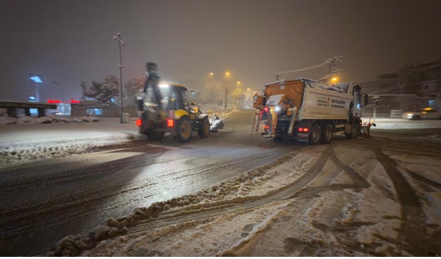 Büyükşehir, Kar Mesaisini Gece Saatlerinde de Kesintisiz Sürdürüyor Büyükşehir Belediyesi,