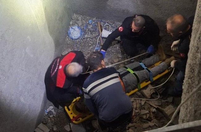 Kahramanmaraş’ta Asansör Boşluğuna Düşen Vatandaş Yaralandı Kahramanmaraş’ın Onikişubat ilçesine bağlı