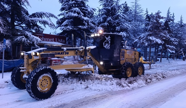 Büyükşehir, Şehrin Dört Bir Yanında Kar Mesaisini Sürdürüyor Büyükşehir Belediyesi,