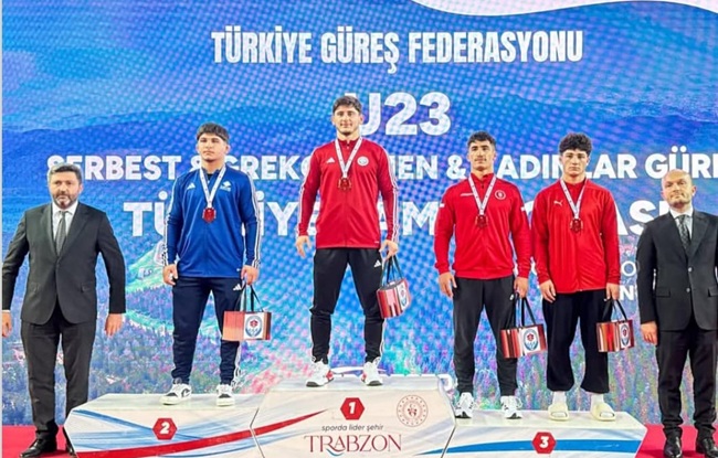 Büyükşehir’in Genç Pehlivanları Türkiye Şampiyonasına Damga Vurdu Büyükşehir Belediyesinin genç