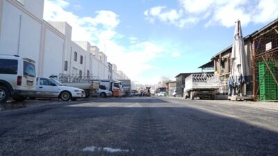 Toptancılar Sitesi’nin Yolu Yenileniyor Büyükşehir Belediyesi, şehrin önemli ticaret merkezlerinden