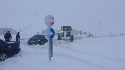 Kahramanmaraş’ta etkili olan yoğun kar yağışı ve tipi, kent genelinde