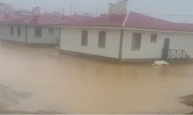 Göksun’da Mahalle Sular Altında Kaldı