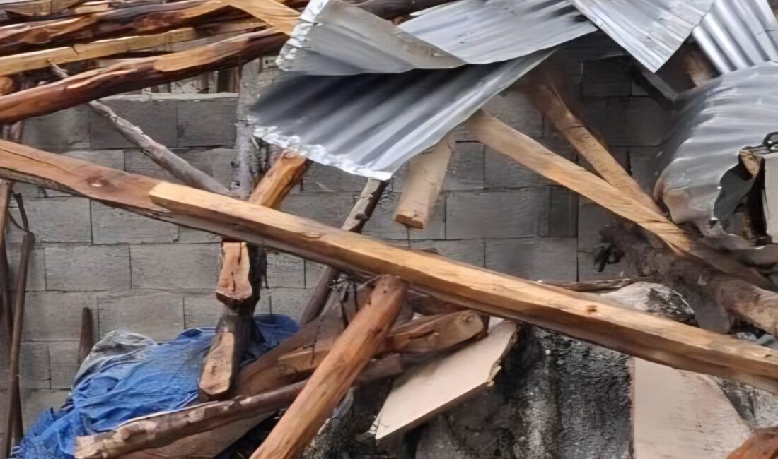 Andırın’da Hortum Hayatı Felç Etti