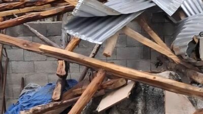 Andırın’da Hortum Hayatı Felç Etti Çatılar Uçtu, Asırlık Ağaçlar Devrildi