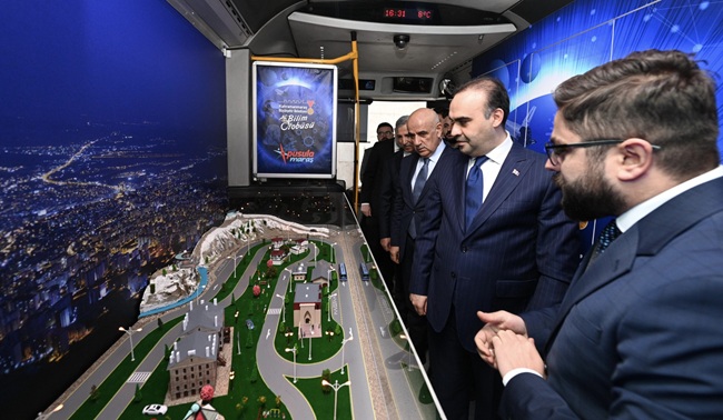 Bakan Kacır’dan Büyükşehir’in Bilim Otobüsü’ne