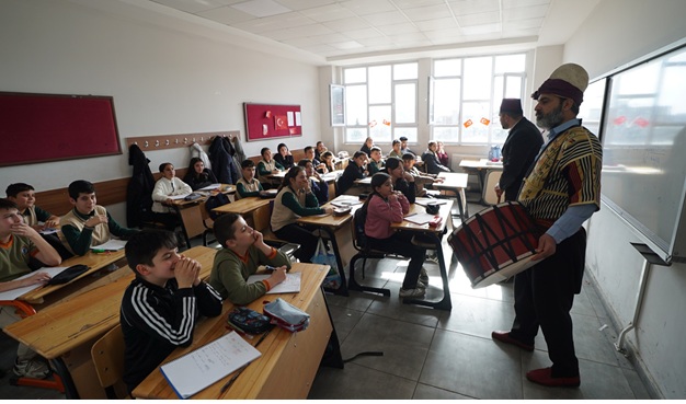 Kahramanmaraş’ın Destansı Direnişi Okullara Taşındı Büyükşehir Belediyesinin Kahramanmaraş’ın kurtuluş mücadelesini