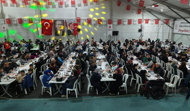 Sofralar Kuruldu, Gönüller Bir Oldu; Neşe Ramazan Sokağı’na Taştı Ramazan’ın
