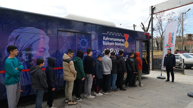 Pusula Maraş’ın Gezen Bilim Merkezi Yeni Misafirlerini Ağırladı Büyükşehir Belediyesinin