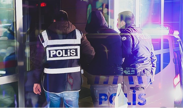 İçişleri Bakanlığı koordinesinde 22 ilde düzenlenen dolandırıcılık operasyonlarında 390 şüpheli