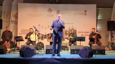 Büyükşehir Belediyesinin Ramazan Sokağı’nda düzenlediği tasavvuf musiki dinletisinin konuğu Dr.