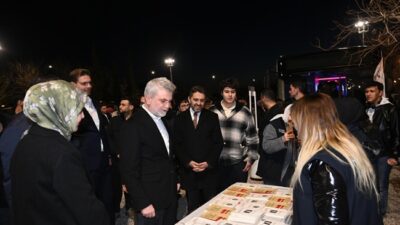 Büyükşehir Belediyesi tarafından Avşar Kampüsünde düzenlenen Büyük Gençlik İftarı’nda binlerce