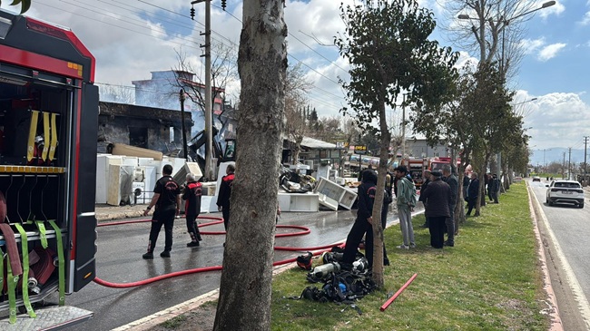 İkinci El Eşya Dükkanında Yangın Paniği Kahramanmaraş’ta ikinci el eşya
