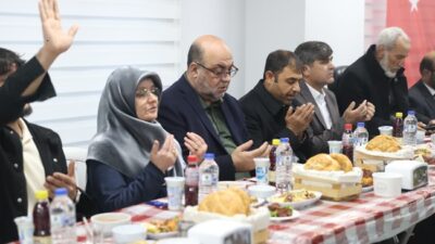 BAŞKAN AKPINAR, 8 MART’TA KADINLARA ÇİÇEK TAKDİM ETTİ, ENGELLİ VATANDAŞLARLA