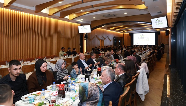 Başkan Toptaş, AK Parti Onikişubat teşkilatı ile iftar sofrasında buluştu