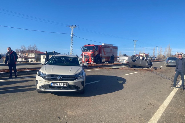 Kahramanmaraş’ın Nurhak ilçesinde iki otomobilin