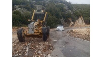 Haydar İkizer, bayram tatiline rağmen ilçe genelinde yol bakım ve
