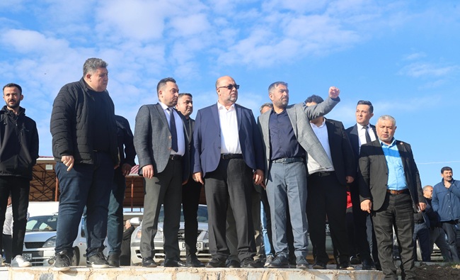 Dulkadiroğlu Belediye Başkanı Mehmet Akpınar, haftalık mahalle toplantıları kapsamında Abbaslar