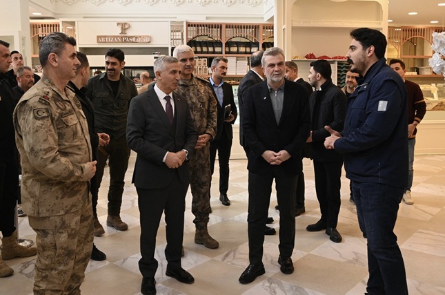 Büyükşehir Belediye Başkanı Fırat Görgel, Vali Mükerrem Ünlüer ve beraberindeki